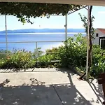 In With Sea View, Terrace, Air Conditioning, Wi-fi شقة